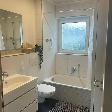 Appartement Frei 4 *